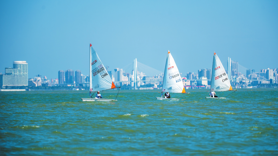 包含帆船比赛角逐激烈,选手掌控风险的词条 包含帆船比赛角逐激烈,选手掌控风险的词条