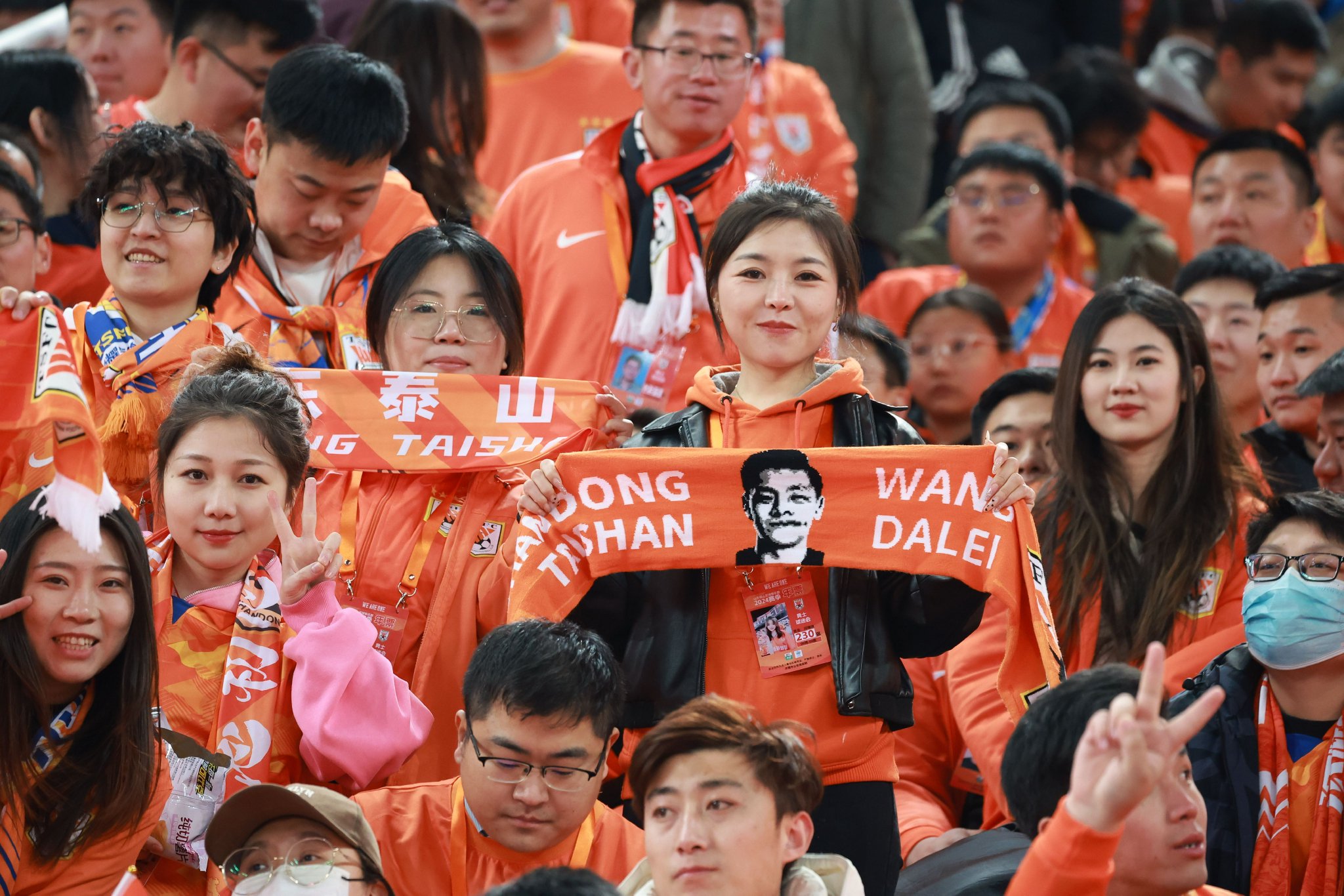 雷火电竞简介-现场观众对球员表现持续热情鼓励