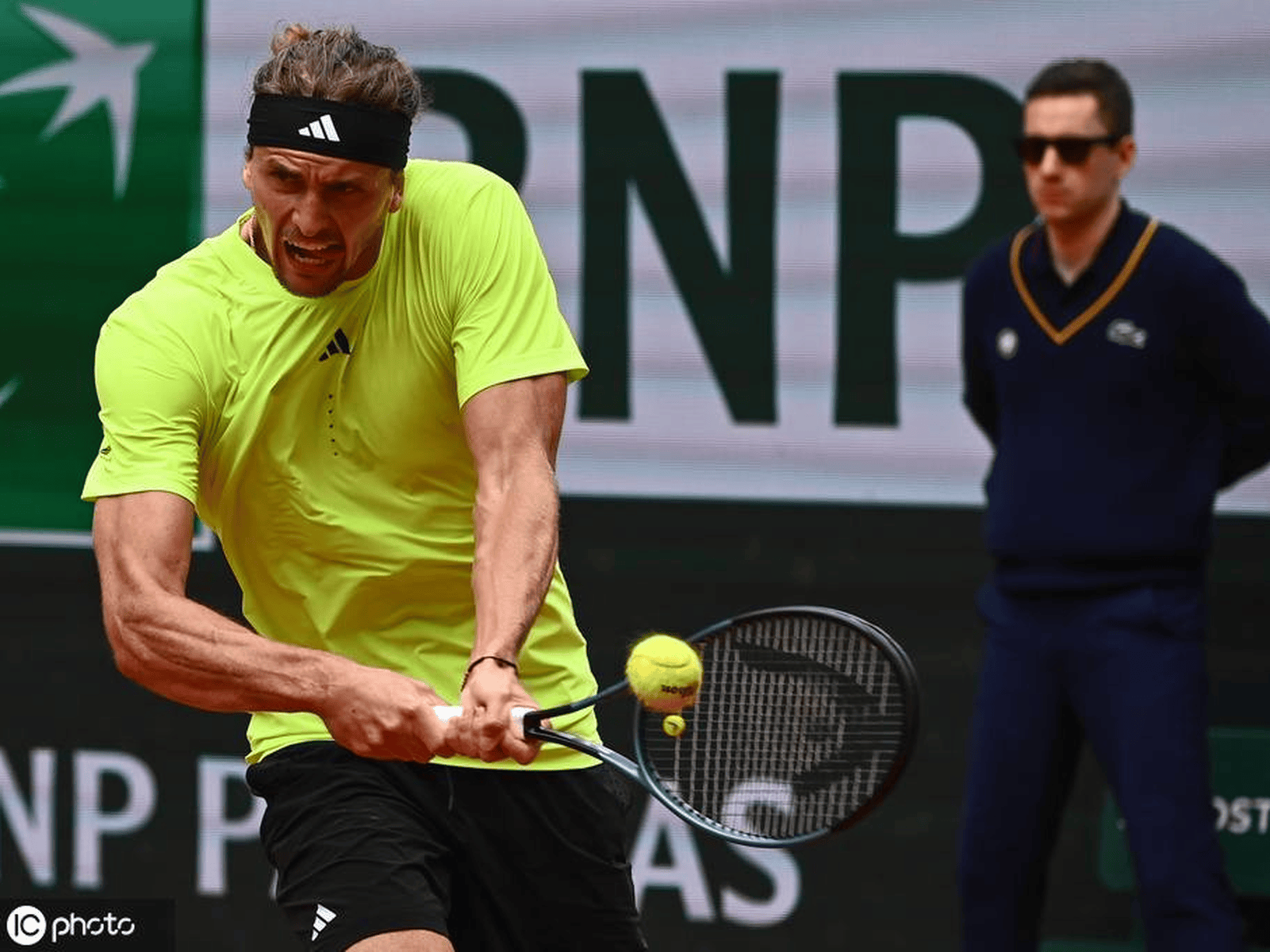 法网横扫年终总决赛，兹维列夫统治全场的简单介绍