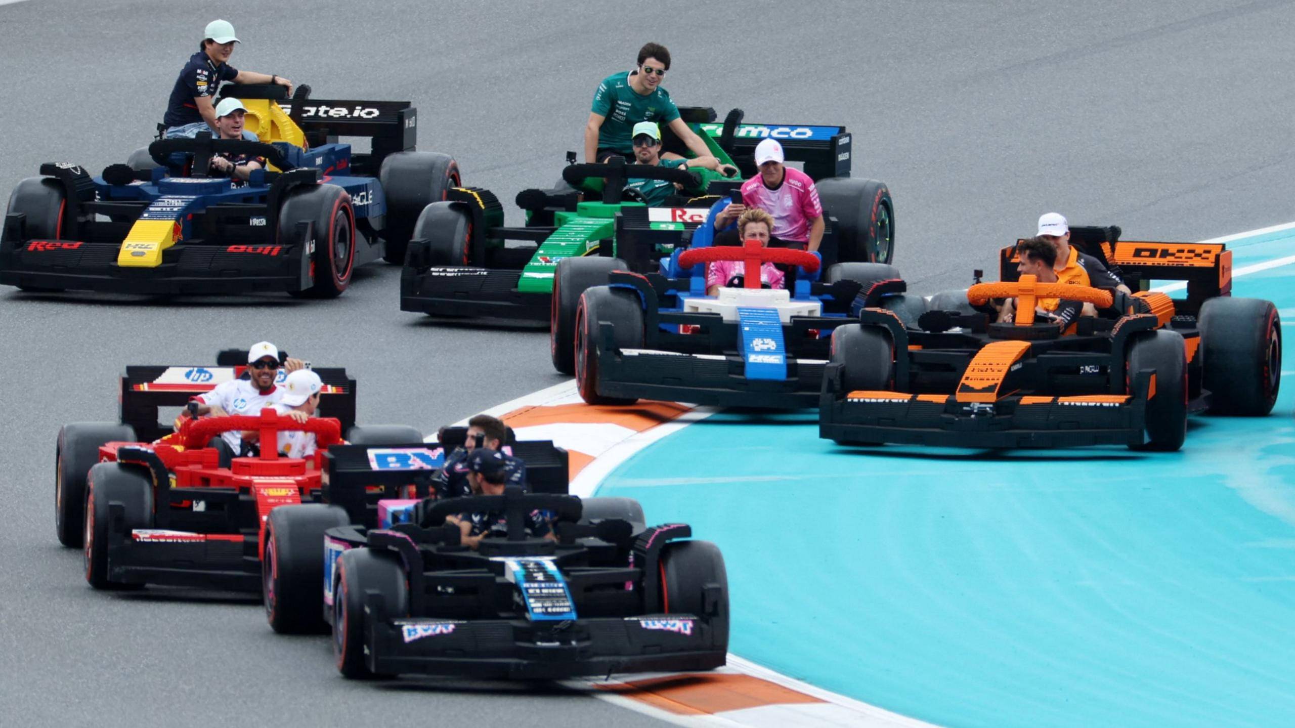 威廉姆斯完胜哈斯车队，皮亚斯特里高光表现的简单介绍