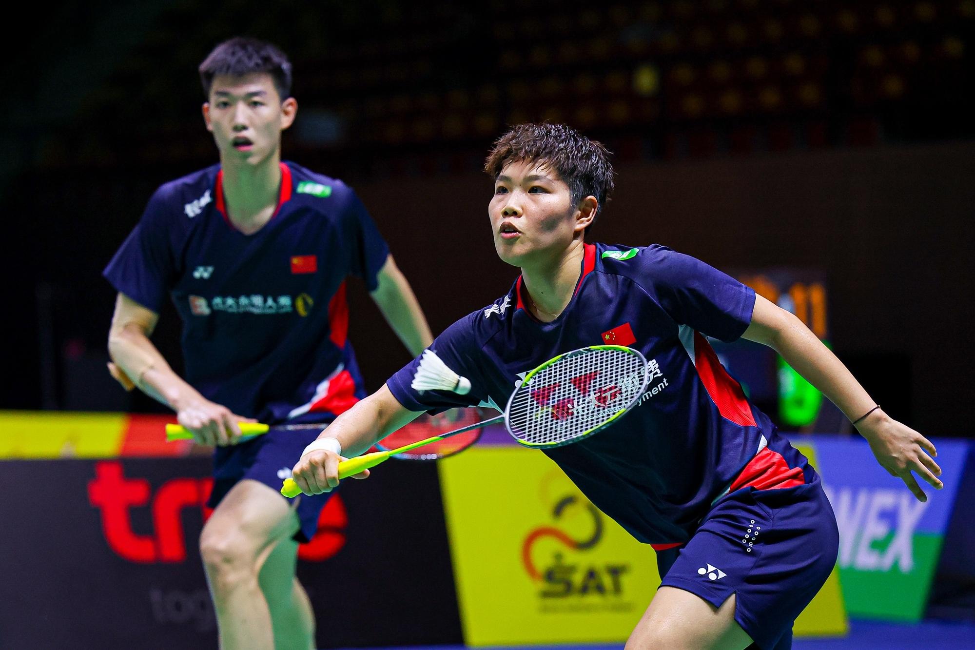 丹麦队碾压印度队，黄鸭组合点燃赛场