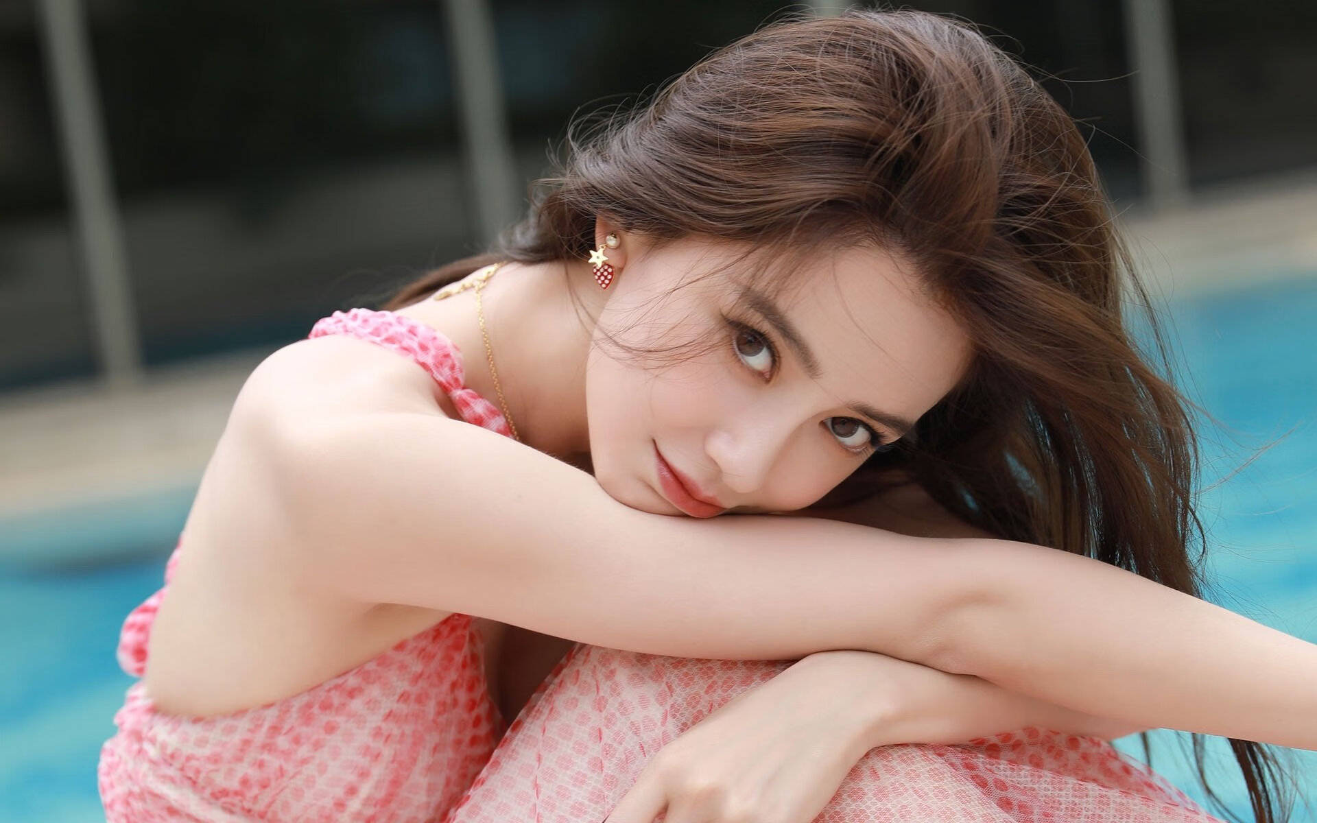 当龙形图腾遇见三叶草，一场撕裂时空的篮球神话