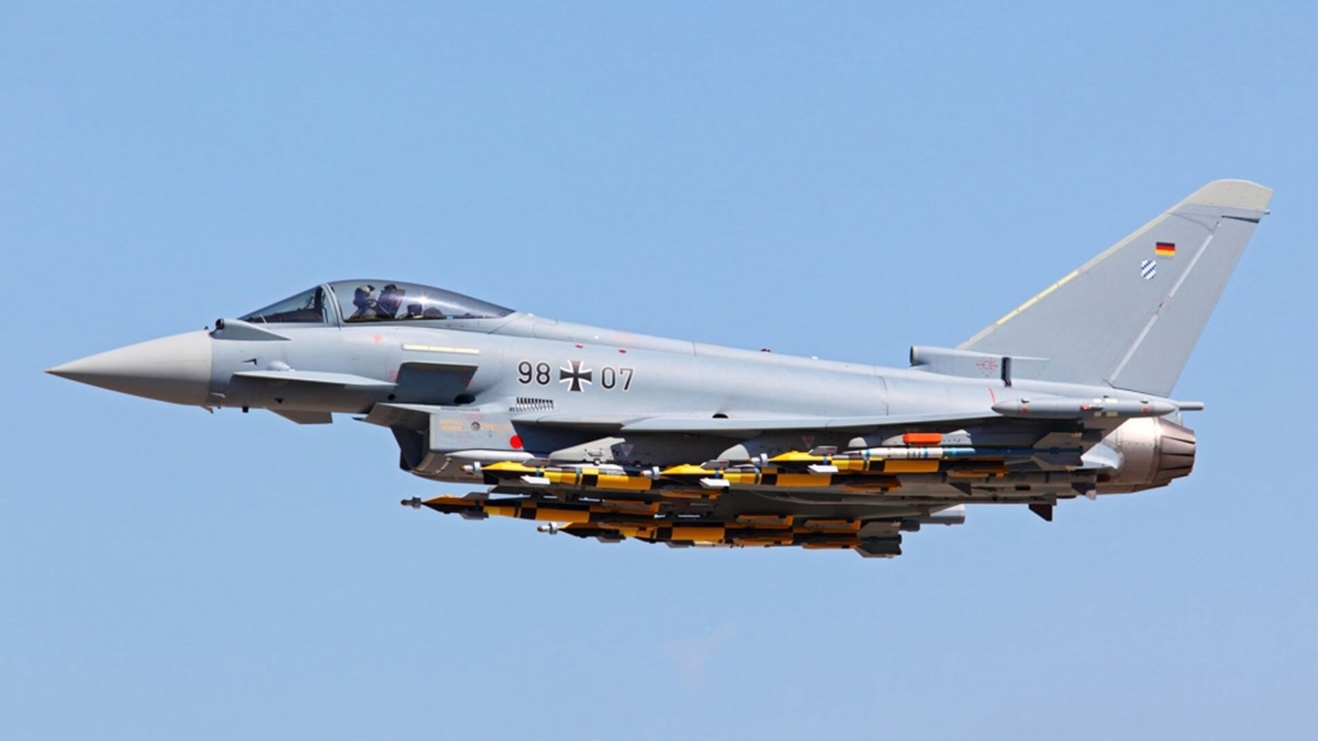 欧冠绿茵的篮球奇迹,新疆队单节风暴击溃雄鹿的唯一性盛宴