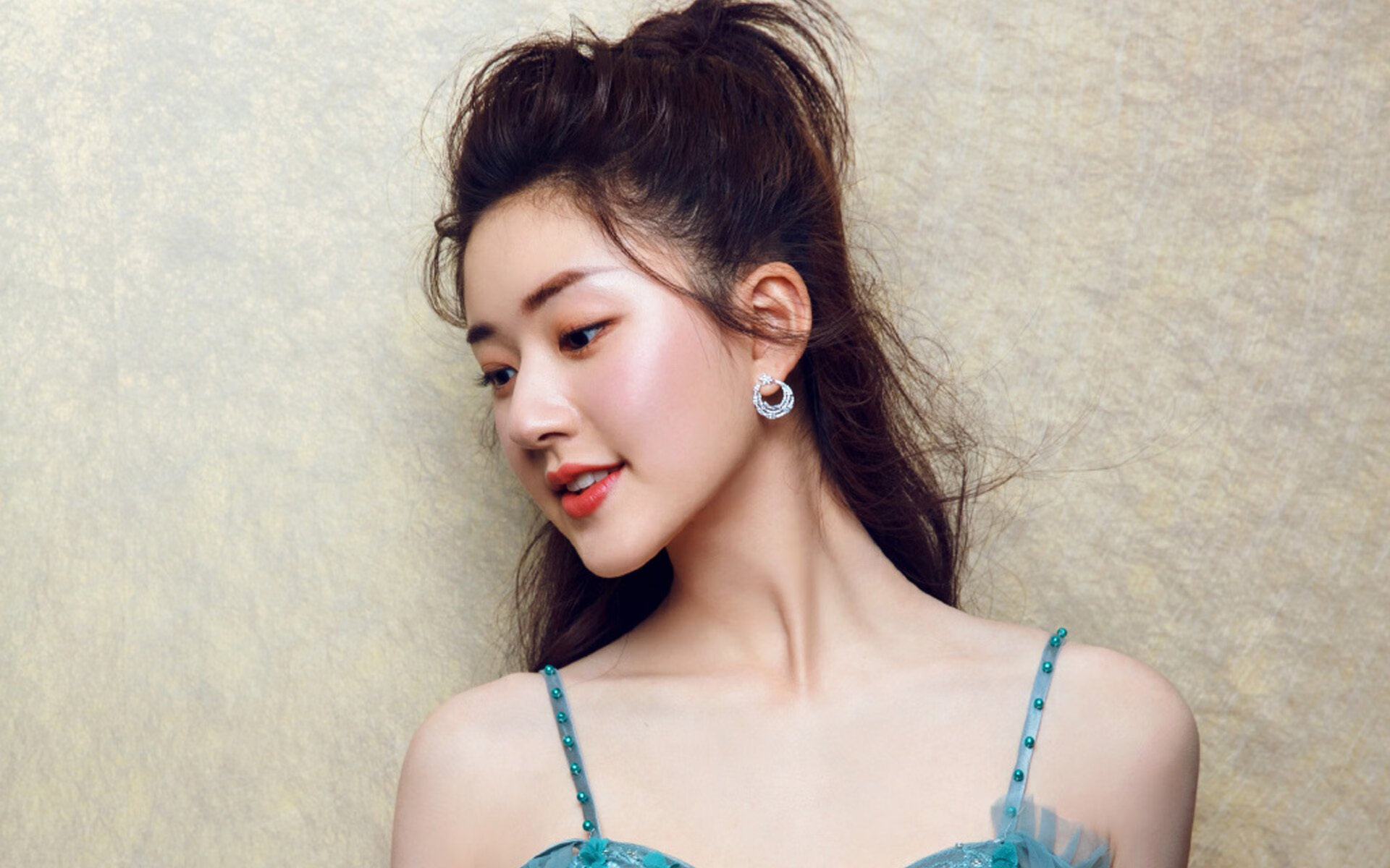 雷火电竞主播-新王与旧神的对话，贝林厄姆爆发背后的绿茵暗线